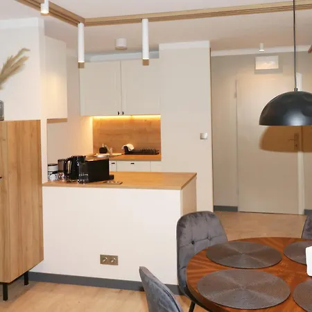 Falcon Center 3 Krolewska *